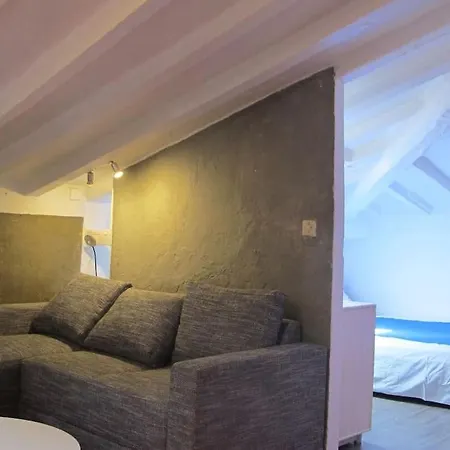 Vieux Sous Les Toits Daire