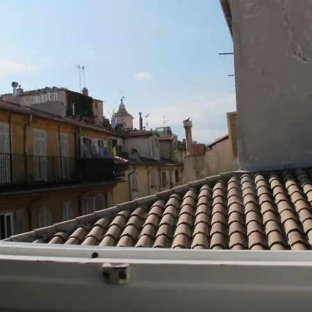 Vieux Sous Les Toits